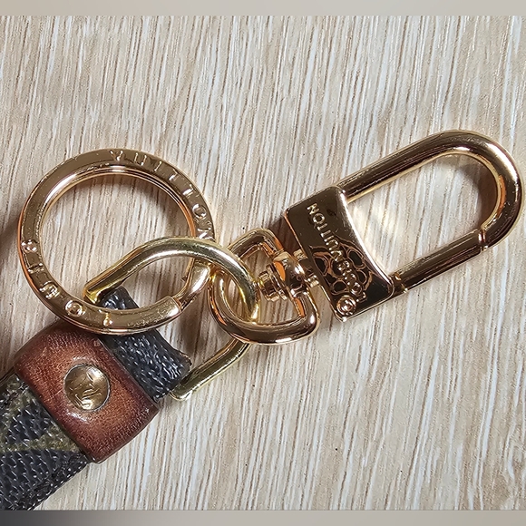 Authentic LOUIS VUITTON Gold Keychain With Monogram Canvas Strap - Picture 4 of 11
